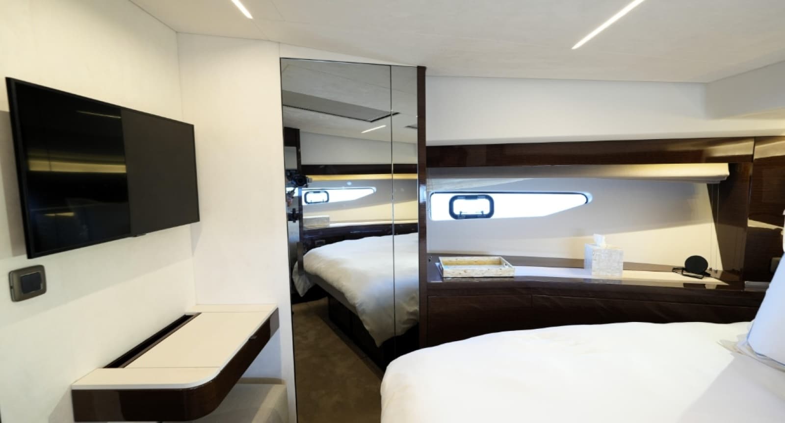 2023 Prestige 590 - Photo 36