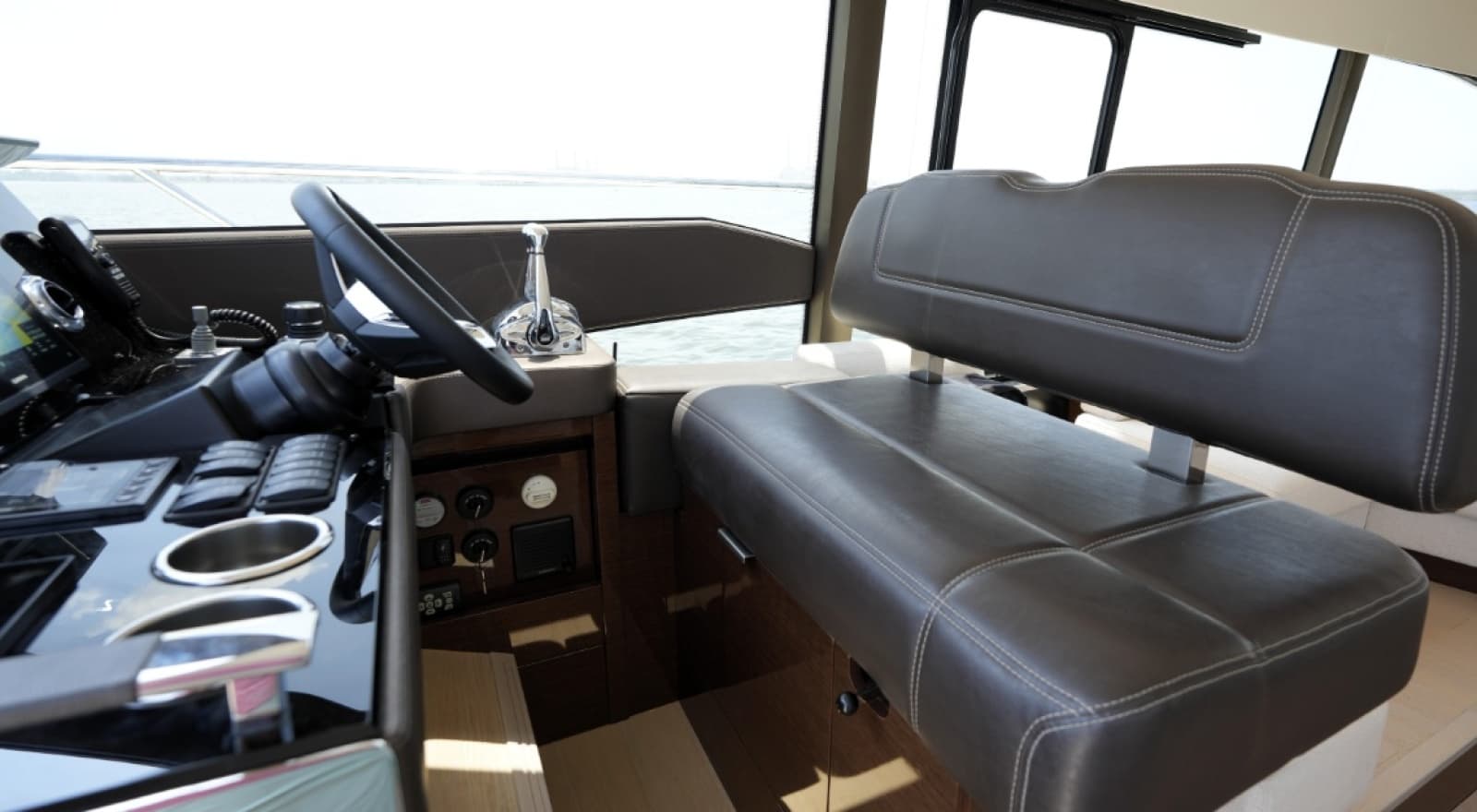2023 Prestige 590 - Photo 26