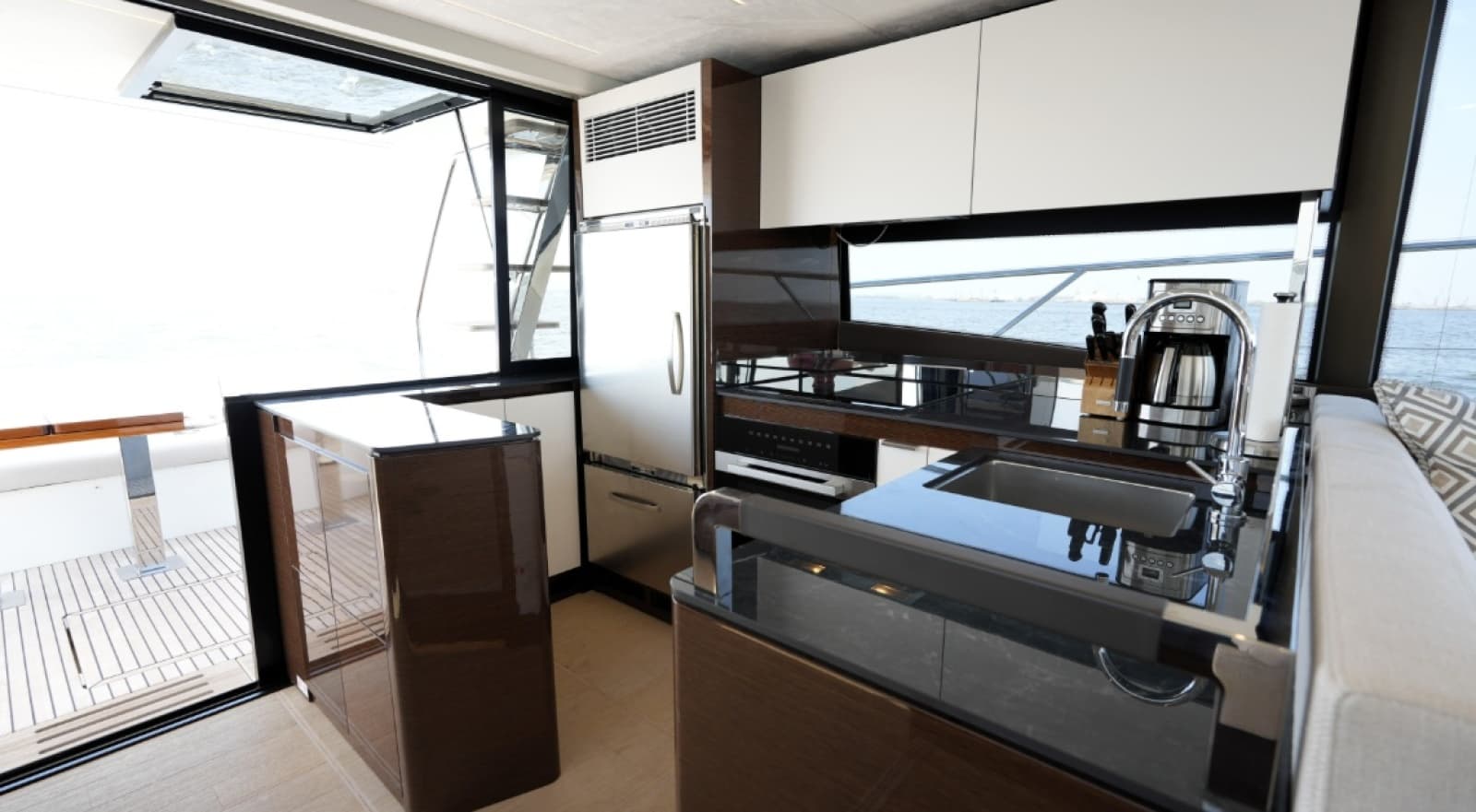 2023 Prestige 590 - Photo 17
