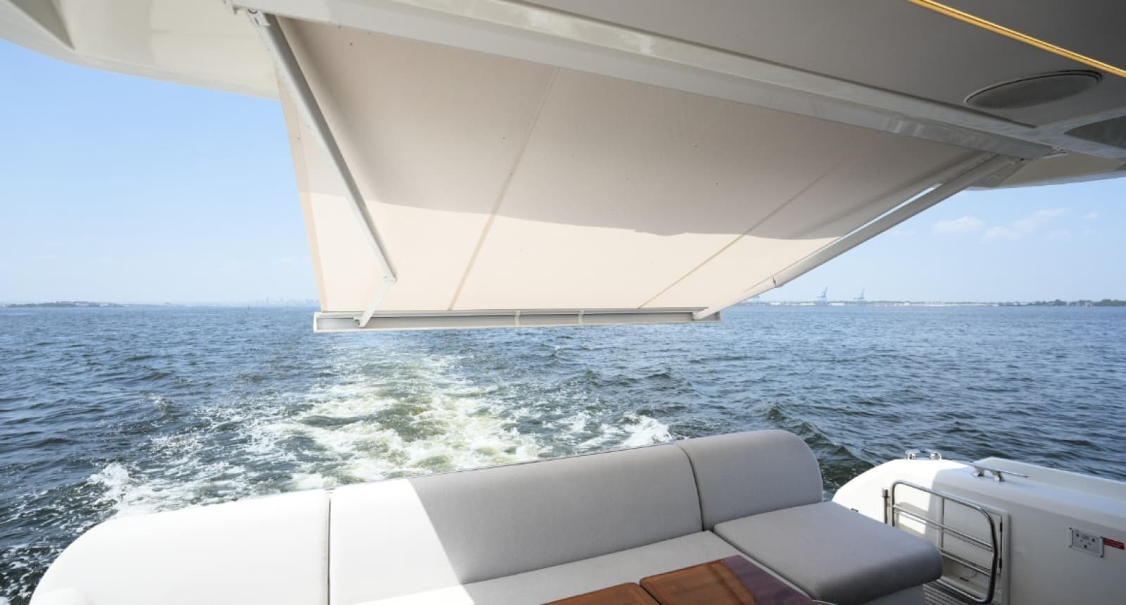 2023 Prestige 590 - Photo 7