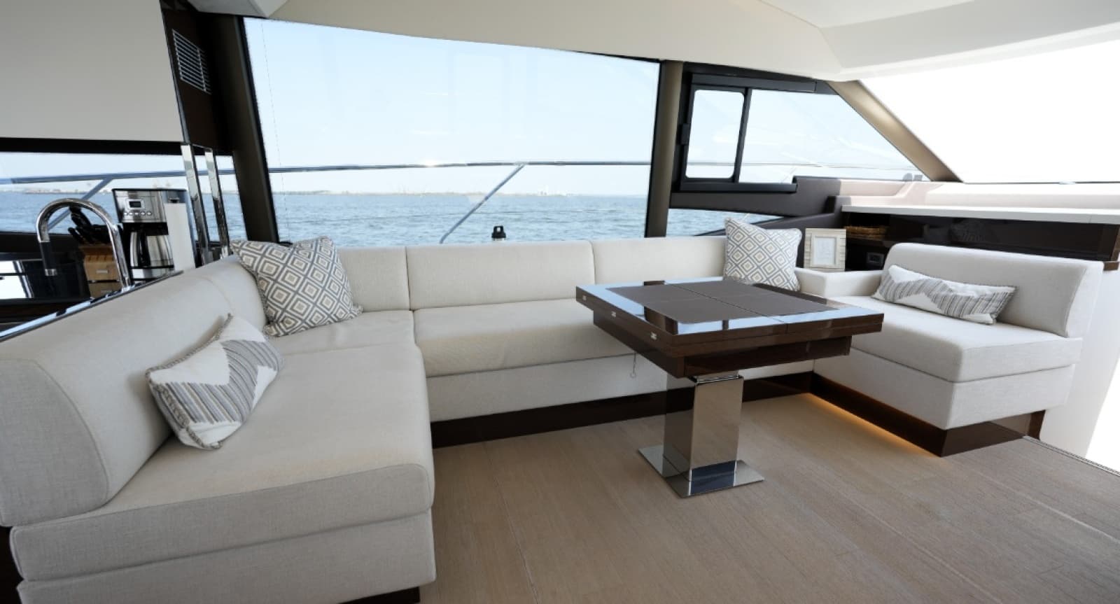 2023 Prestige 590 - Photo 22