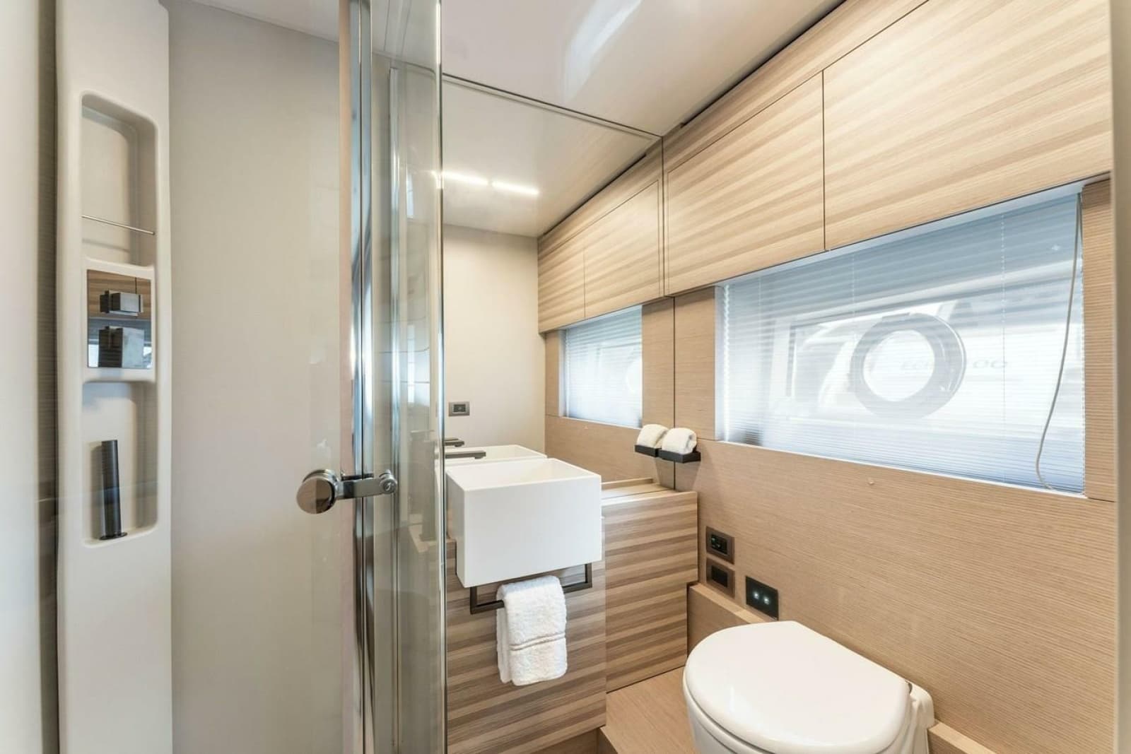 2020 Ferretti Yachts 670 Motoryacht - Photo 61