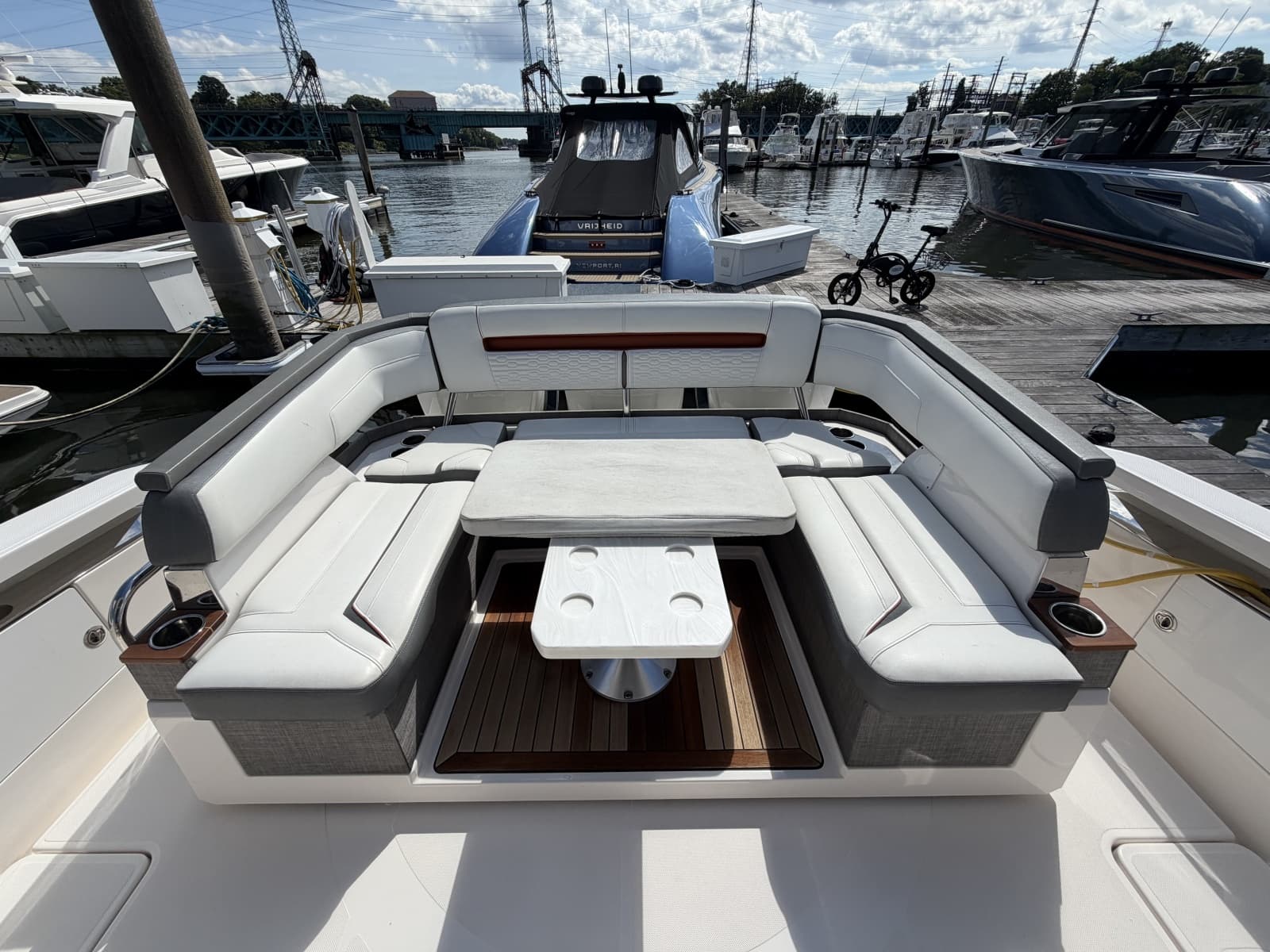 2019 Tiara Yachts  - Photo 10