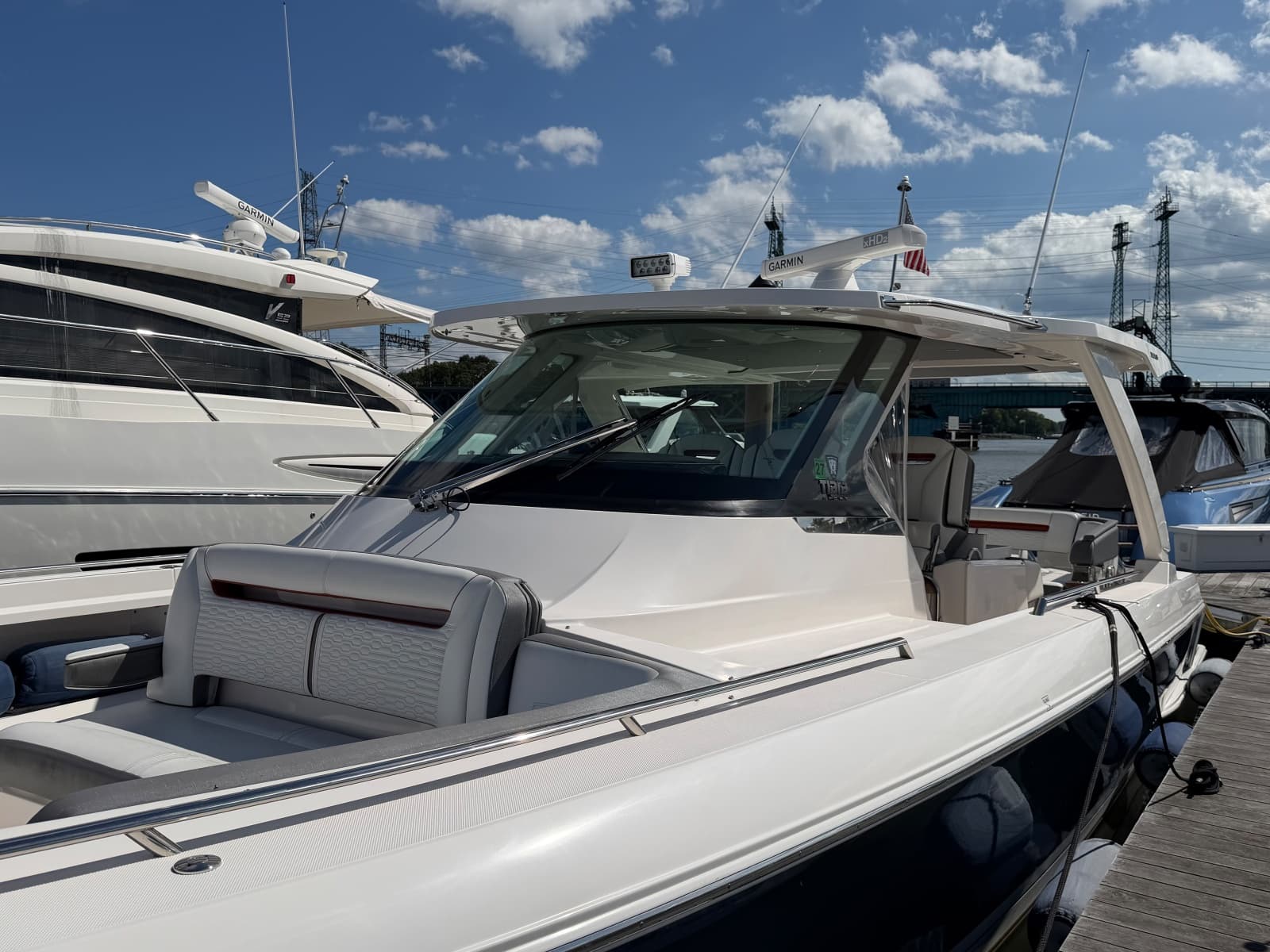 2019 Tiara Yachts  - Photo 4