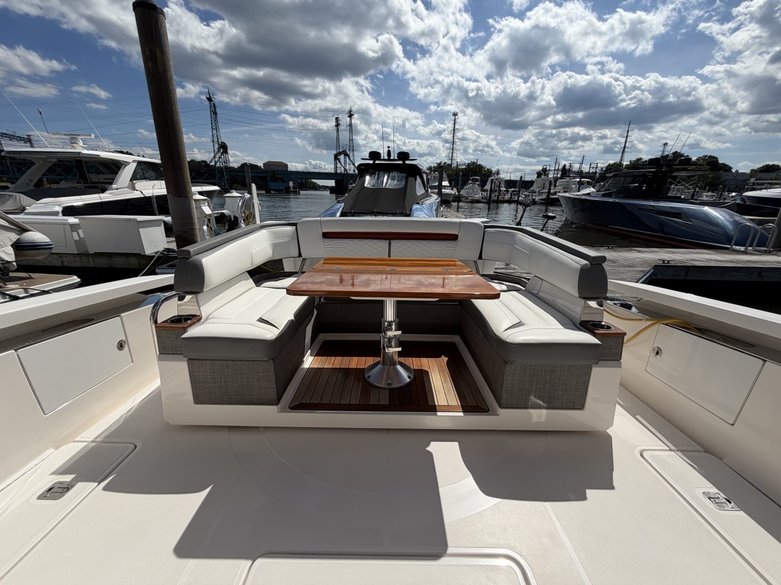 2019 Tiara Yachts  - Photo 7