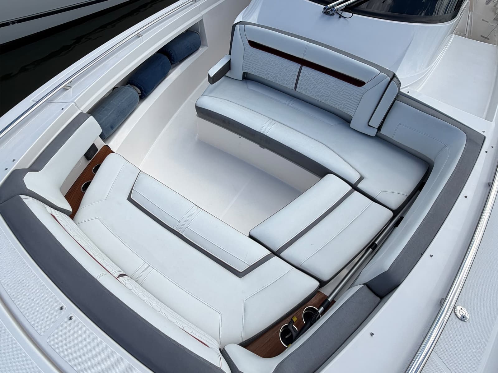 2019 Tiara Yachts  - Photo 18