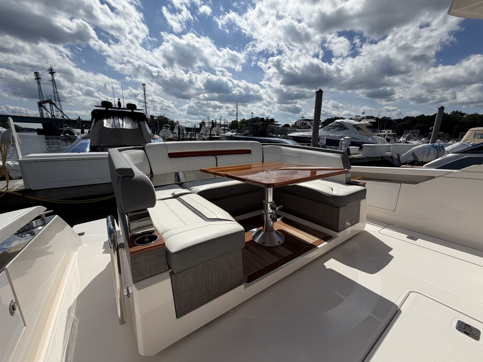 2019 Tiara Yachts  - Photo 6