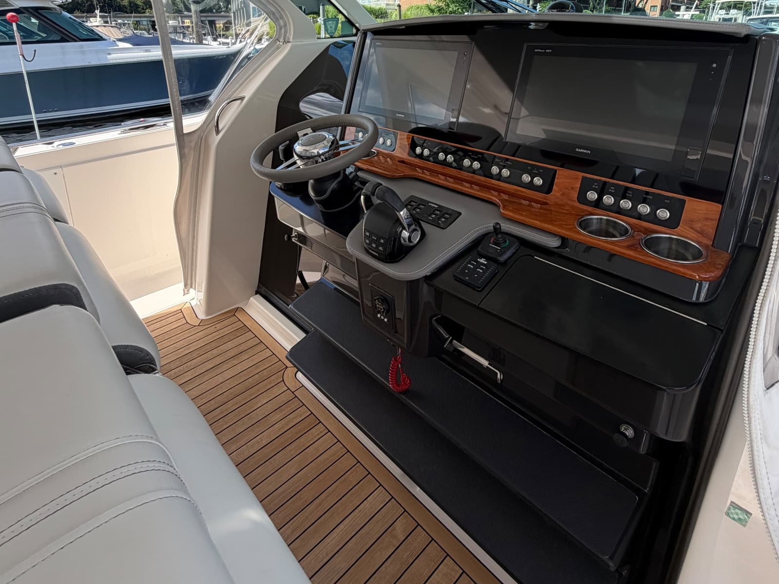 2019 Tiara Yachts  - Photo 13