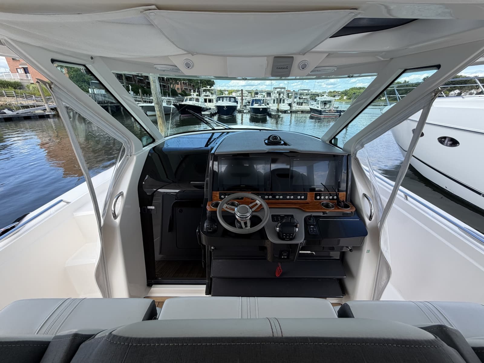 2019 Tiara Yachts  - Photo 15
