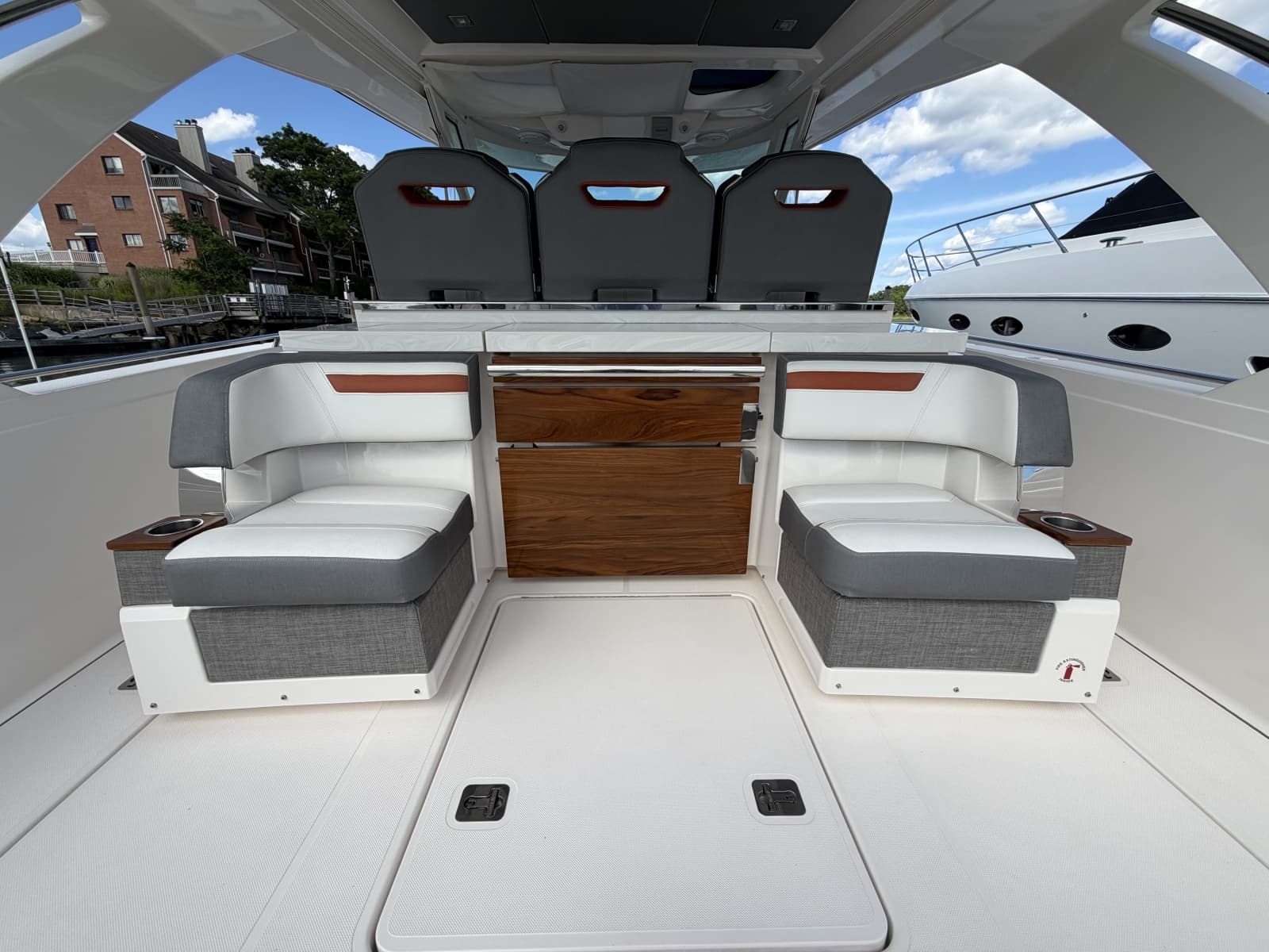2019 Tiara Yachts  - Photo 8