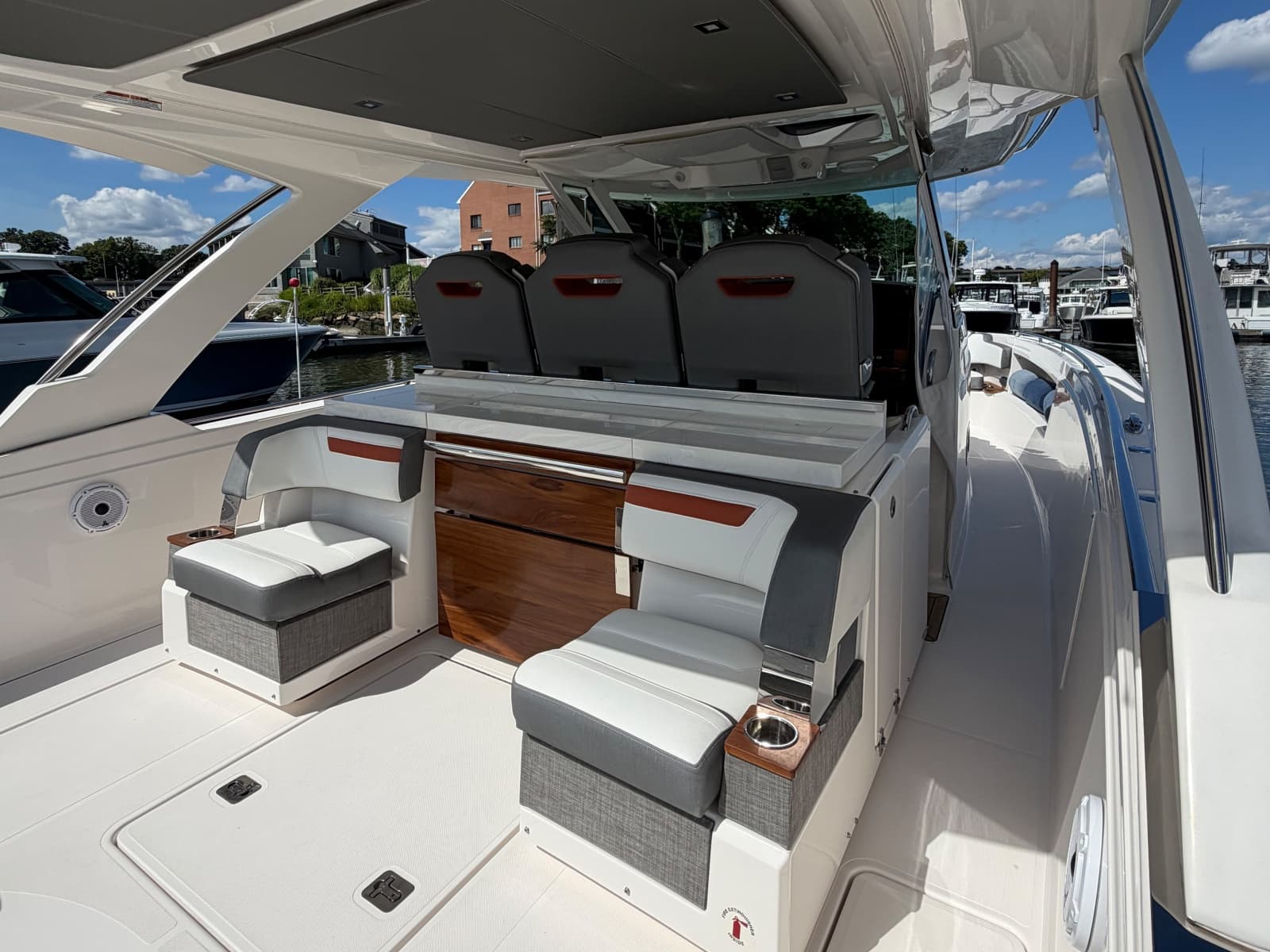 2019 Tiara Yachts  - Photo 9