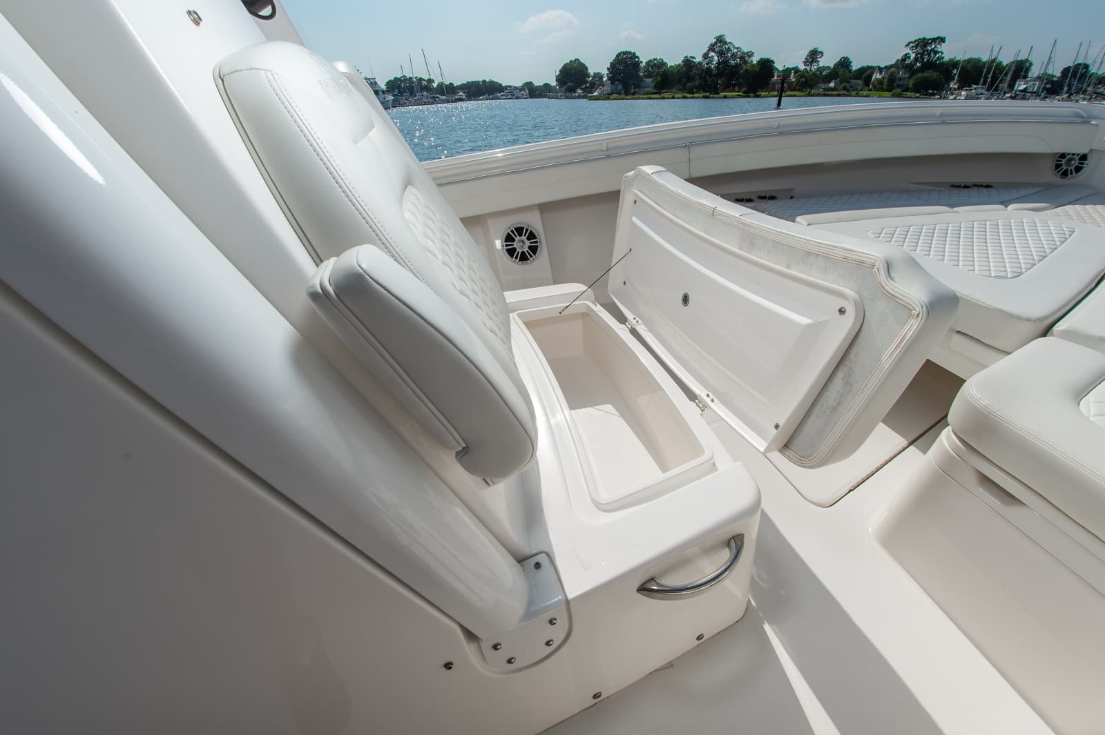 2024 Regulator 31 - Photo 24