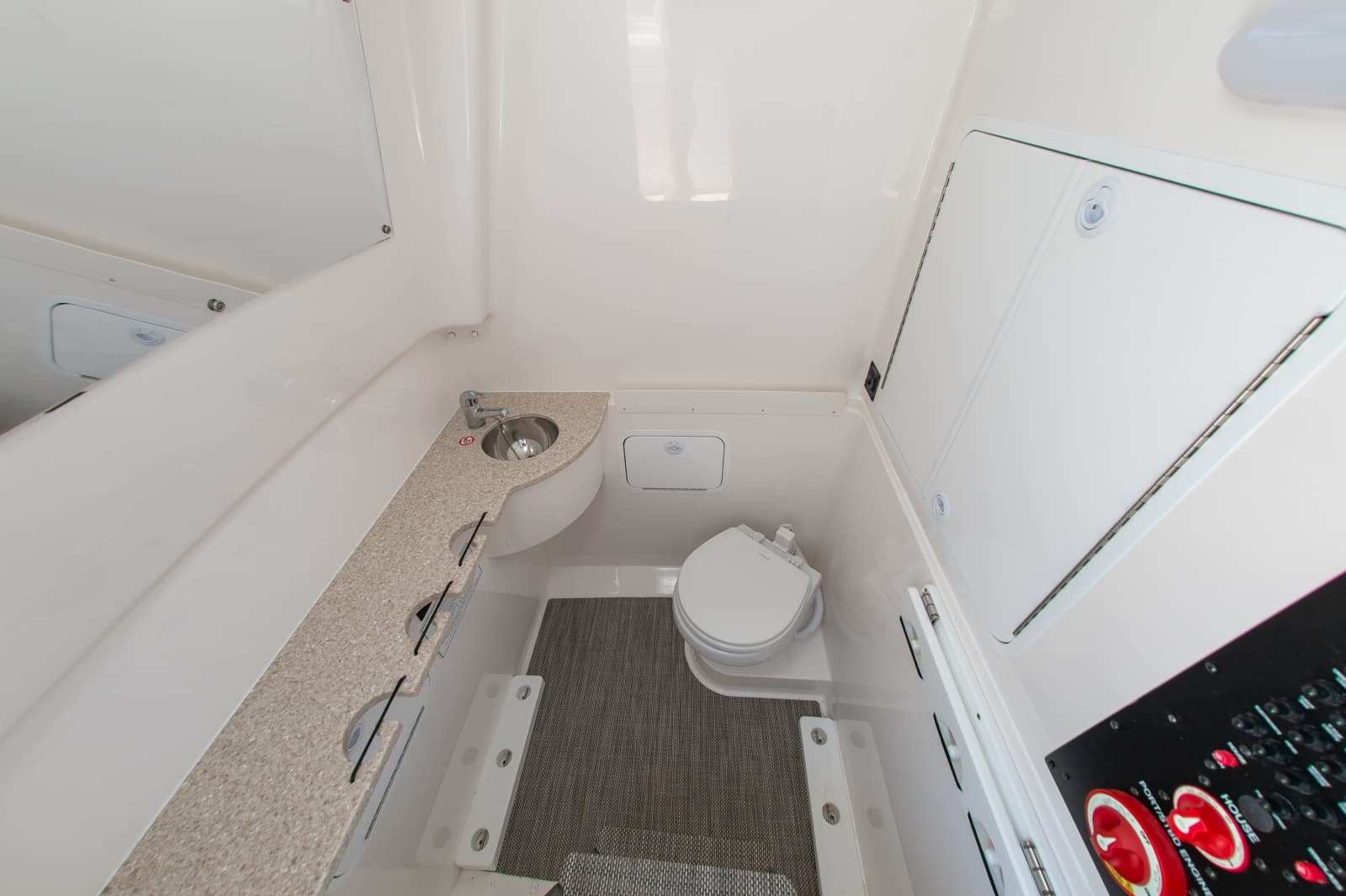 2024 Regulator 31 - Photo 26