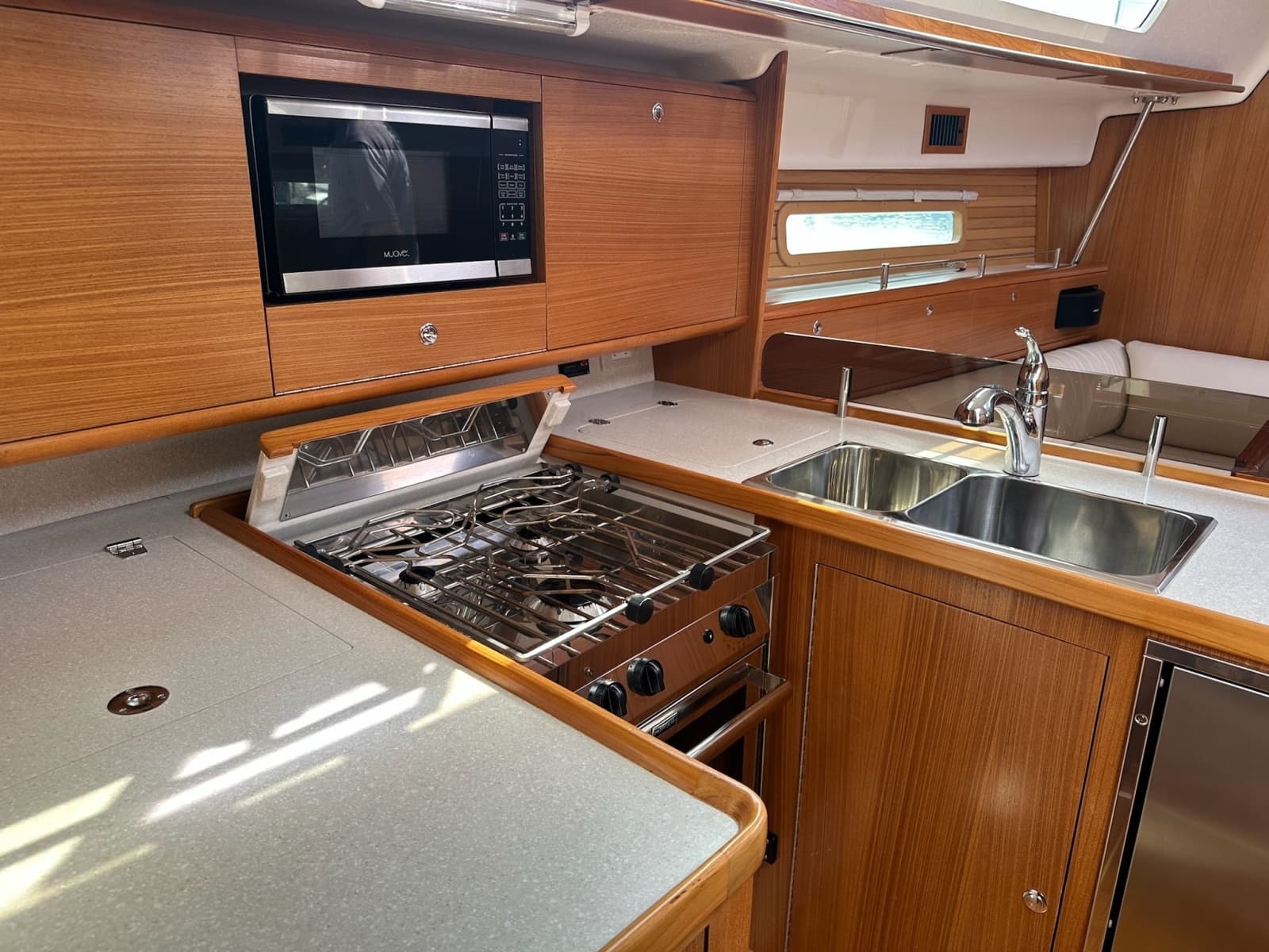 2020 Catalina 425 - Photo 39