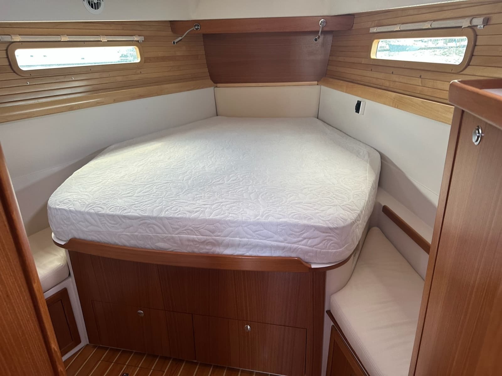 2020 Catalina 425 - Photo 40