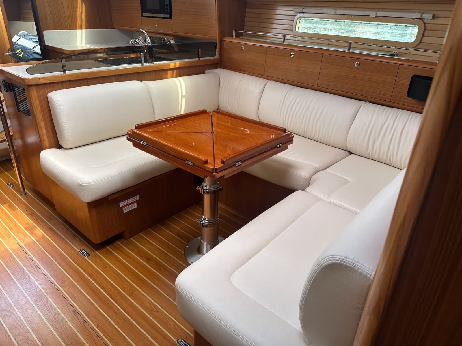 2020 Catalina 425 - Photo 33