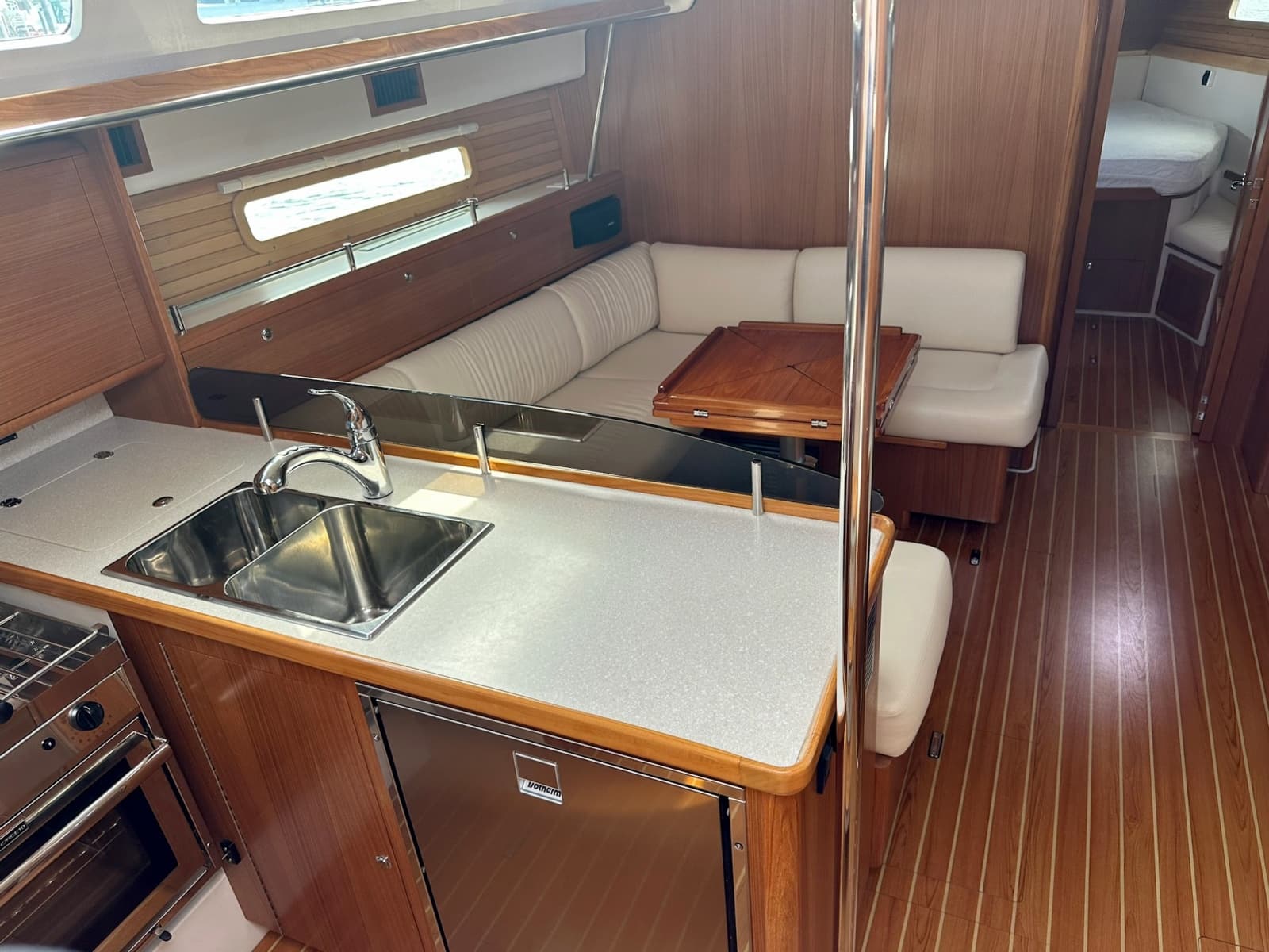 2020 Catalina 425 - Photo 29