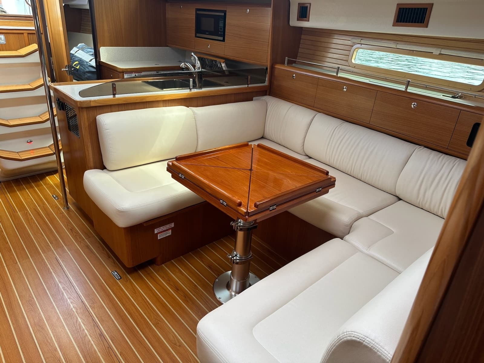 2020 Catalina 425 - Photo 31