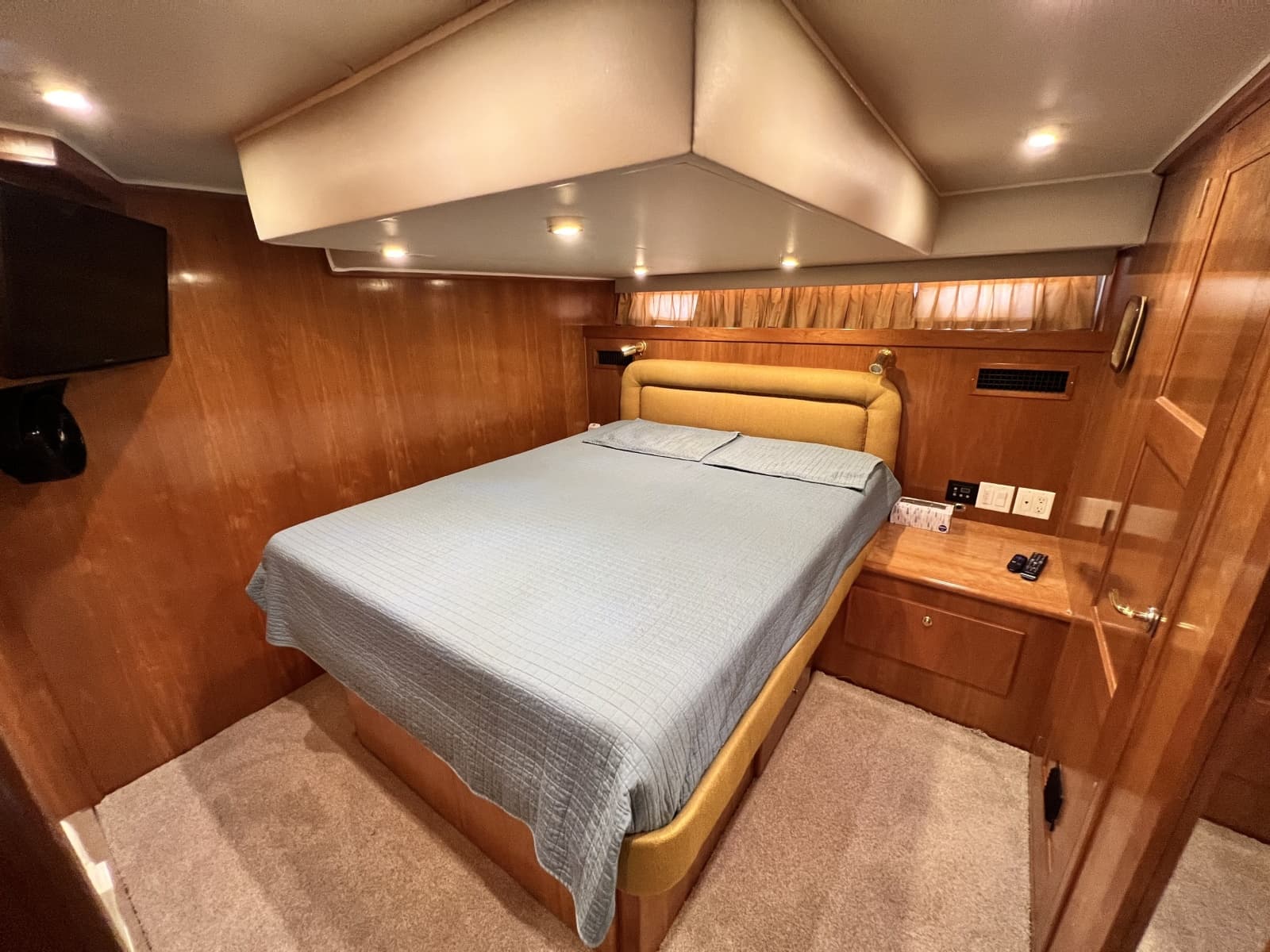2004 Navigator 4400 - Photo 20