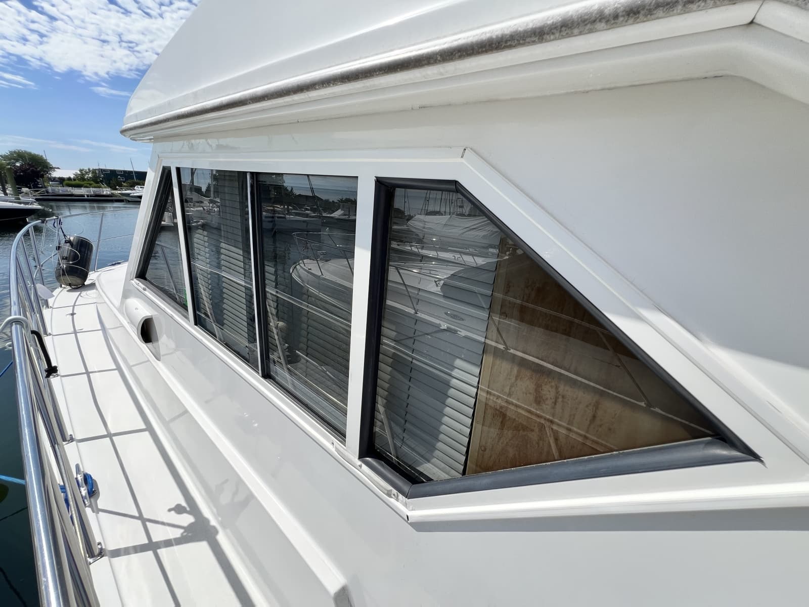 2004 Navigator 4400 - Photo 51