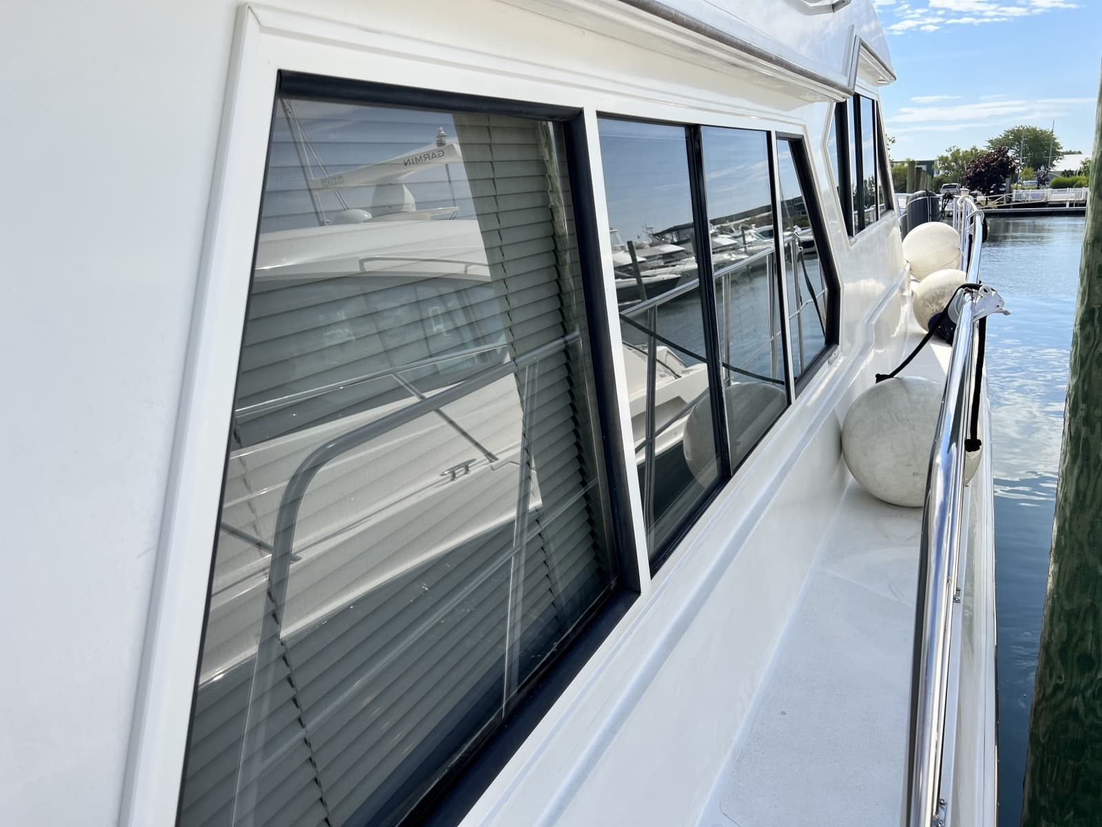 2004 Navigator 4400 - Photo 50