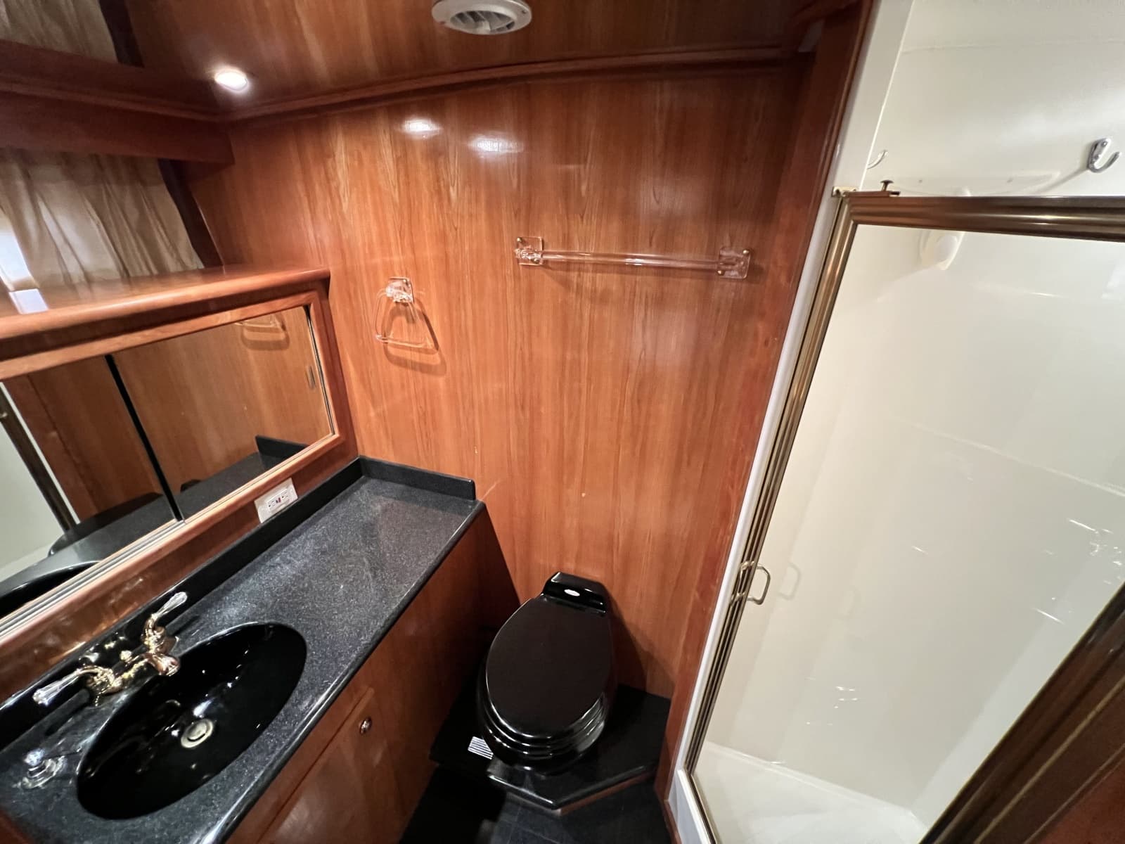 2004 Navigator 4400 - Photo 22