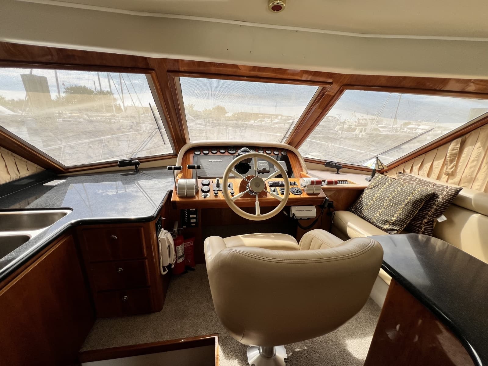 2004 Navigator 4400 - Photo 11
