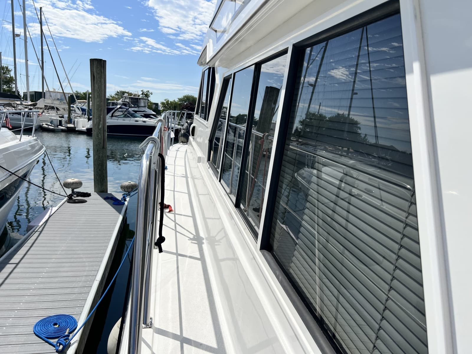 2004 Navigator 4400 - Photo 52