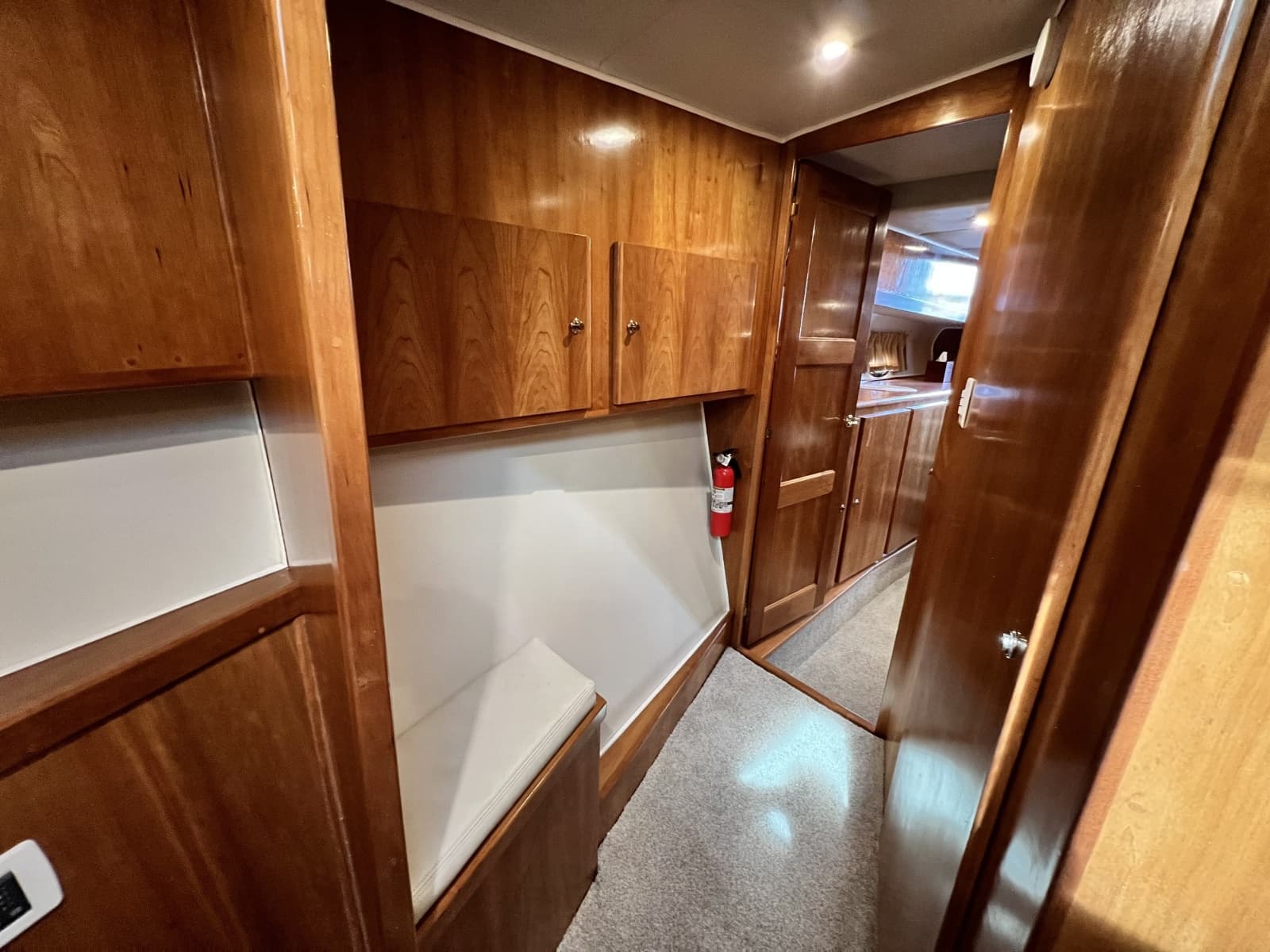 2004 Navigator 4400 - Photo 25