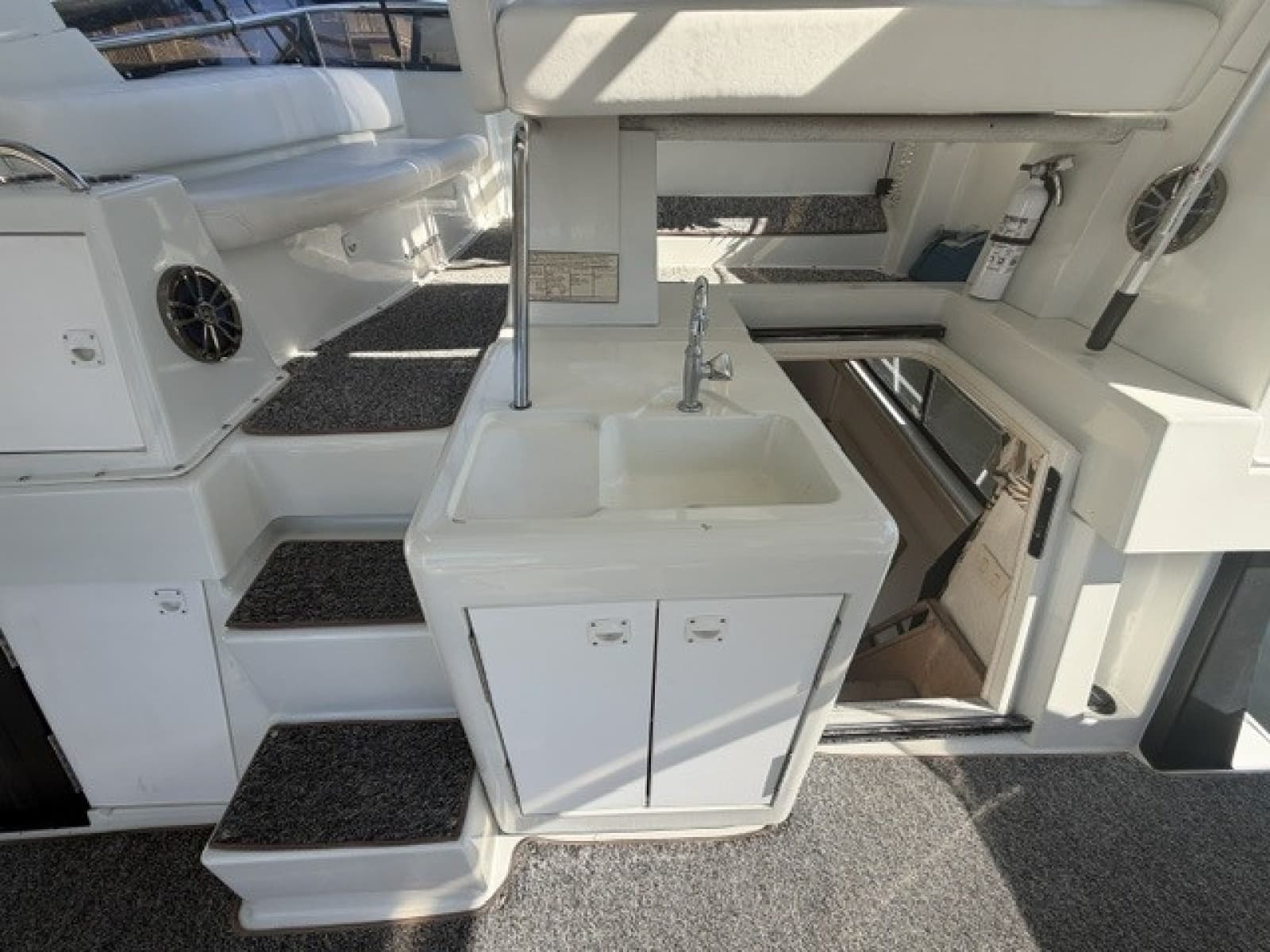 1993 Silverton 34 Motor Yacht - Photo 25