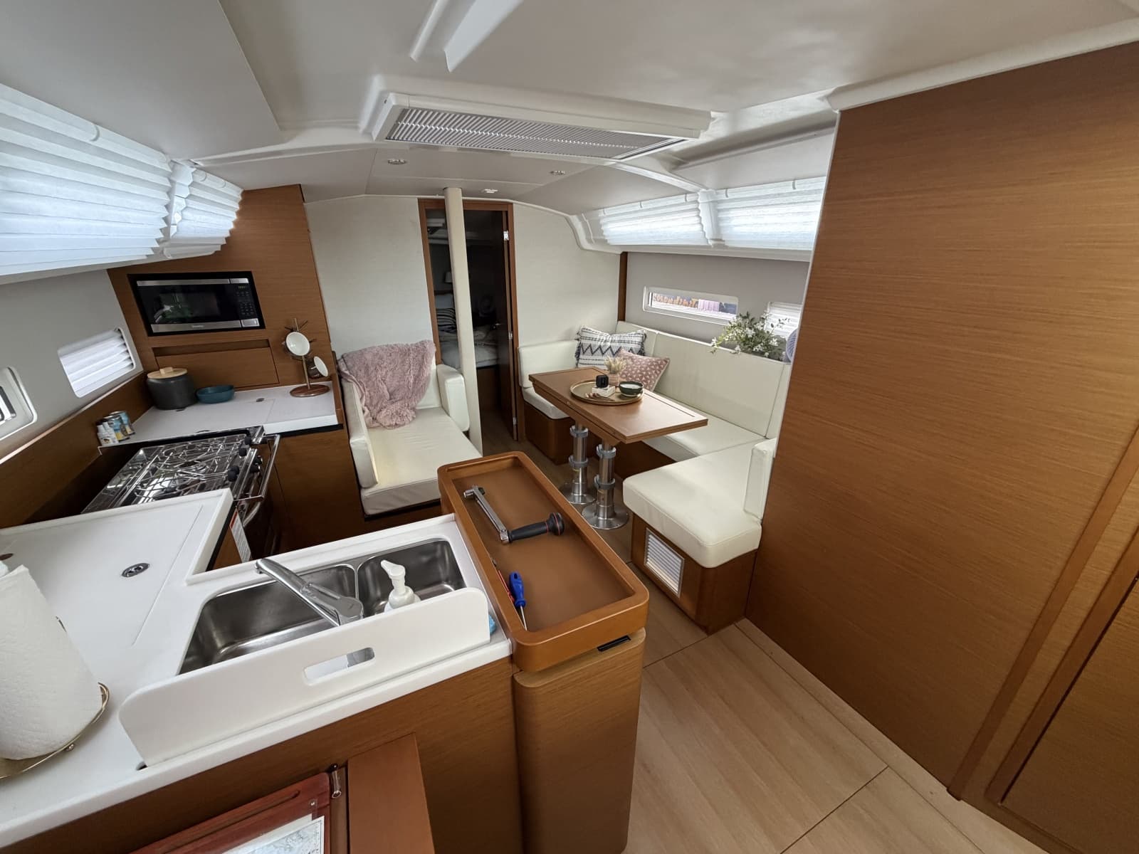 2024 Jeanneau Sun Odyssey 410 - Photo 9