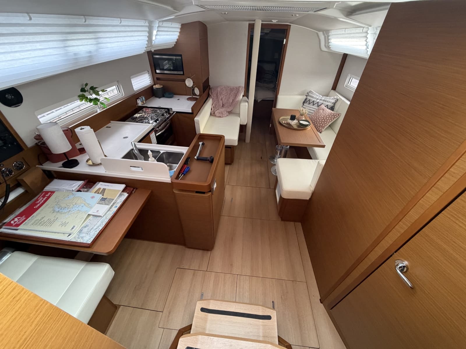 2024 Jeanneau Sun Odyssey 410 - Photo 6