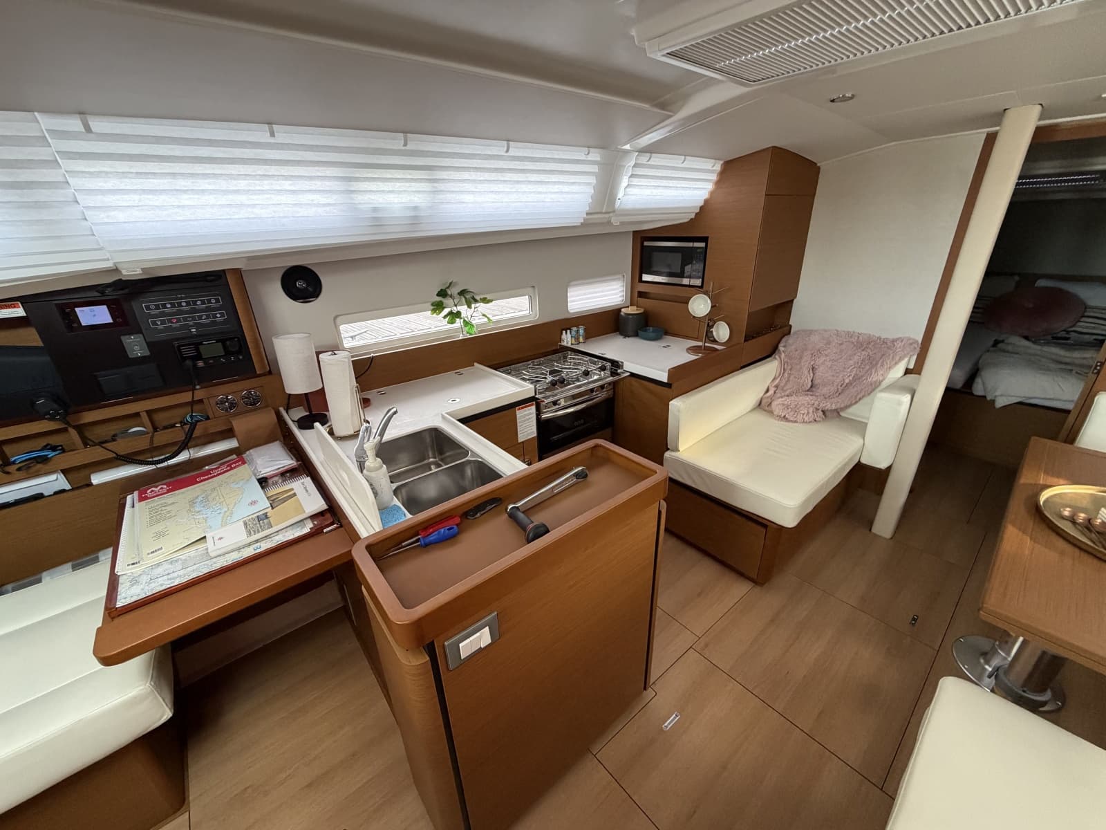 2024 Jeanneau Sun Odyssey 410 - Photo 7