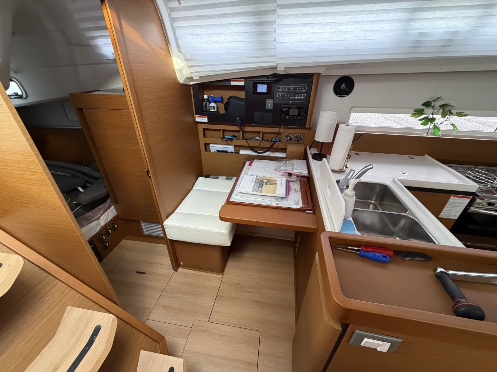 2024 Jeanneau Sun Odyssey 410 - Photo 11