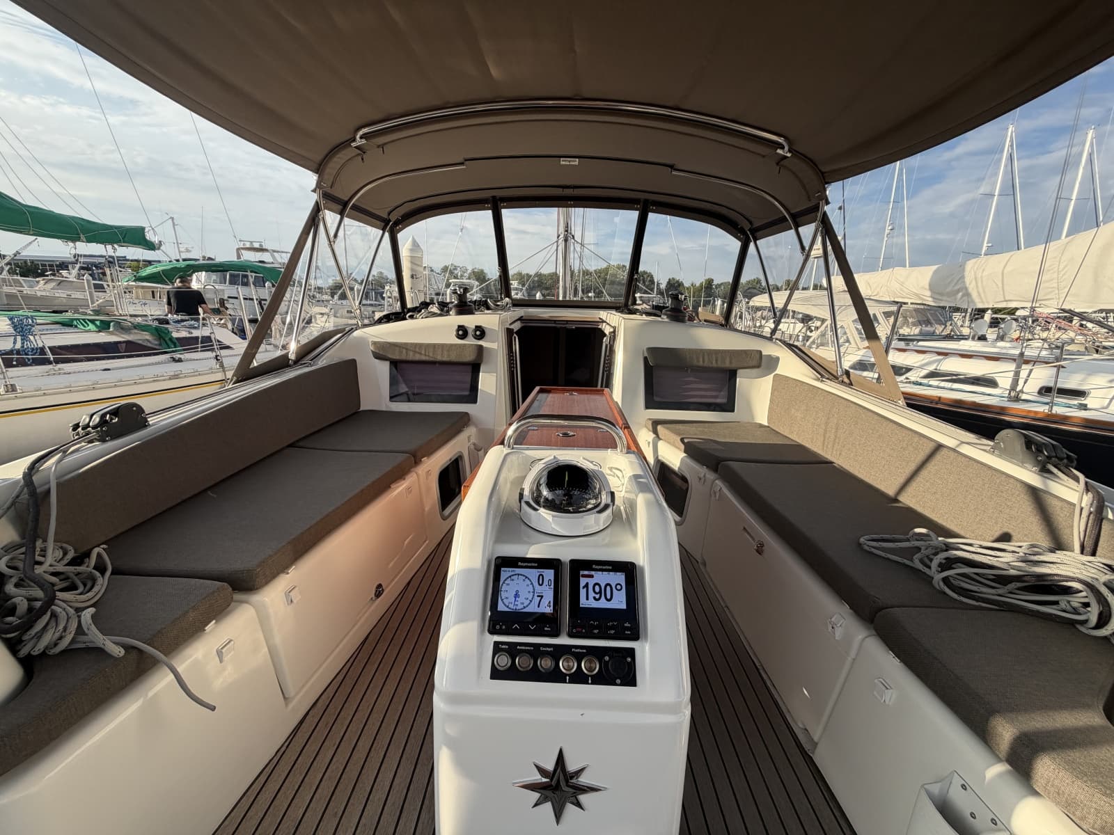 2024 Jeanneau Sun Odyssey 410 - Photo 6