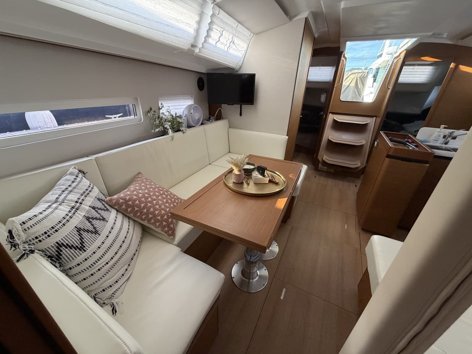 2024 Jeanneau Sun Odyssey 410 - Photo 12