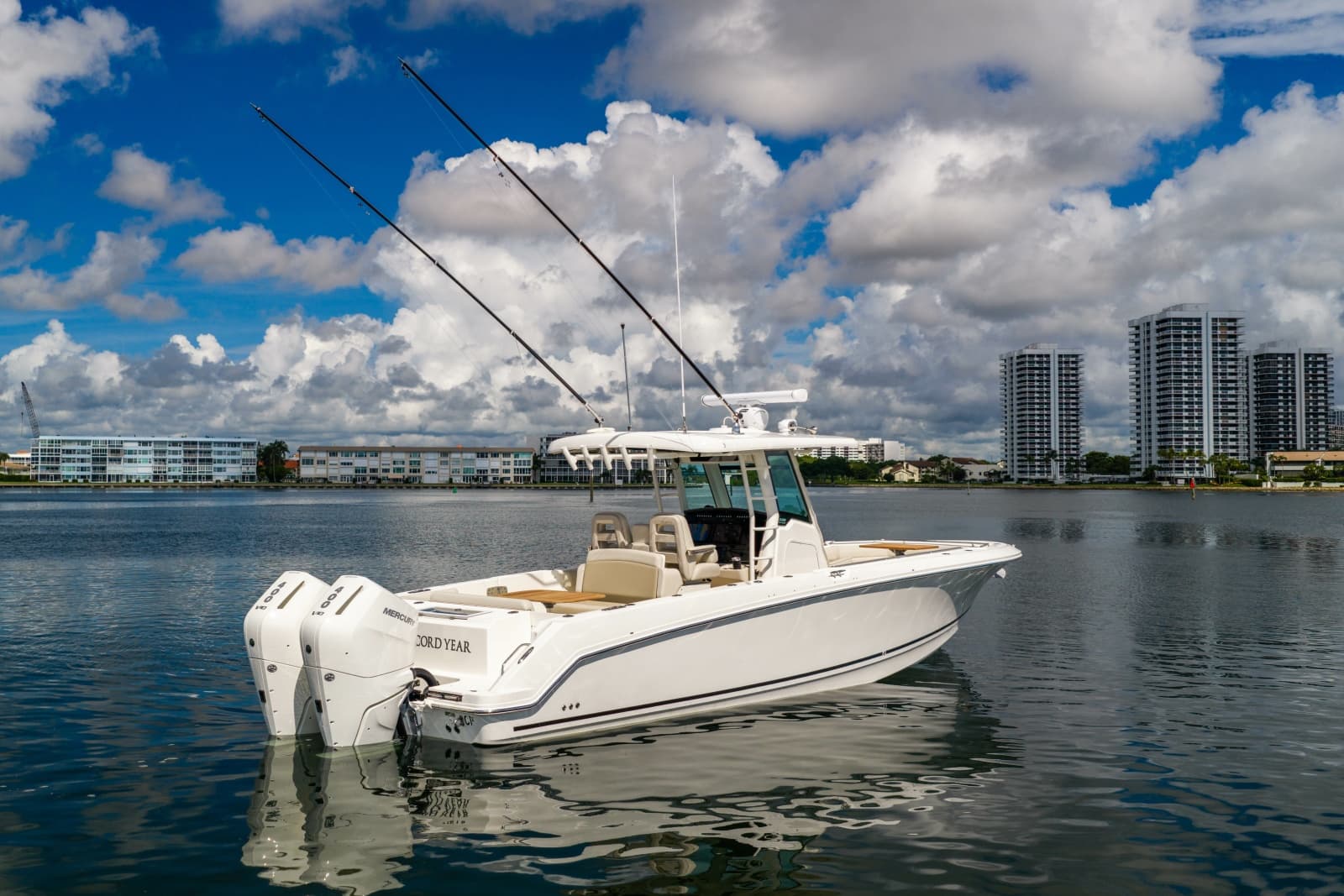 2024 Boston Whaler 330 Outrage - Photo 4