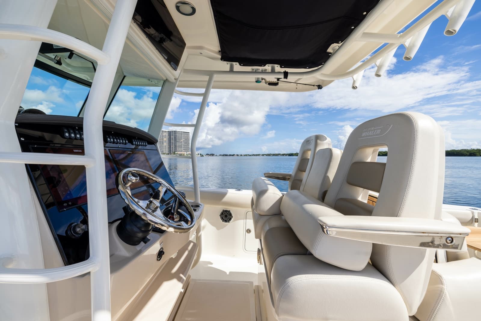2024 Boston Whaler 330 Outrage - Photo 35
