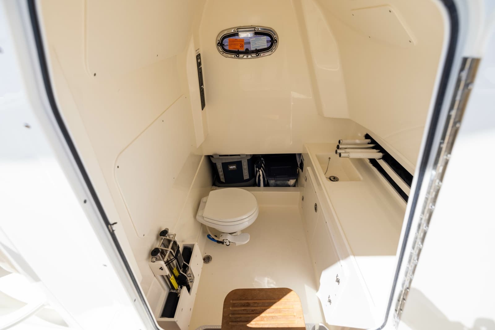 2024 Boston Whaler 330 Outrage - Photo 56
