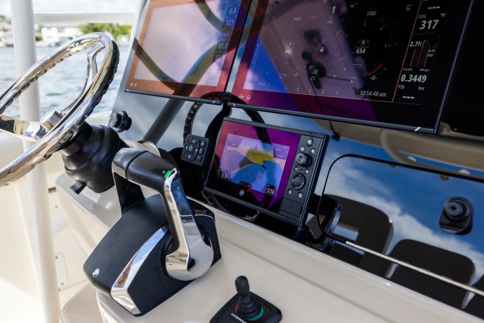 2024 Boston Whaler 330 Outrage - Photo 42
