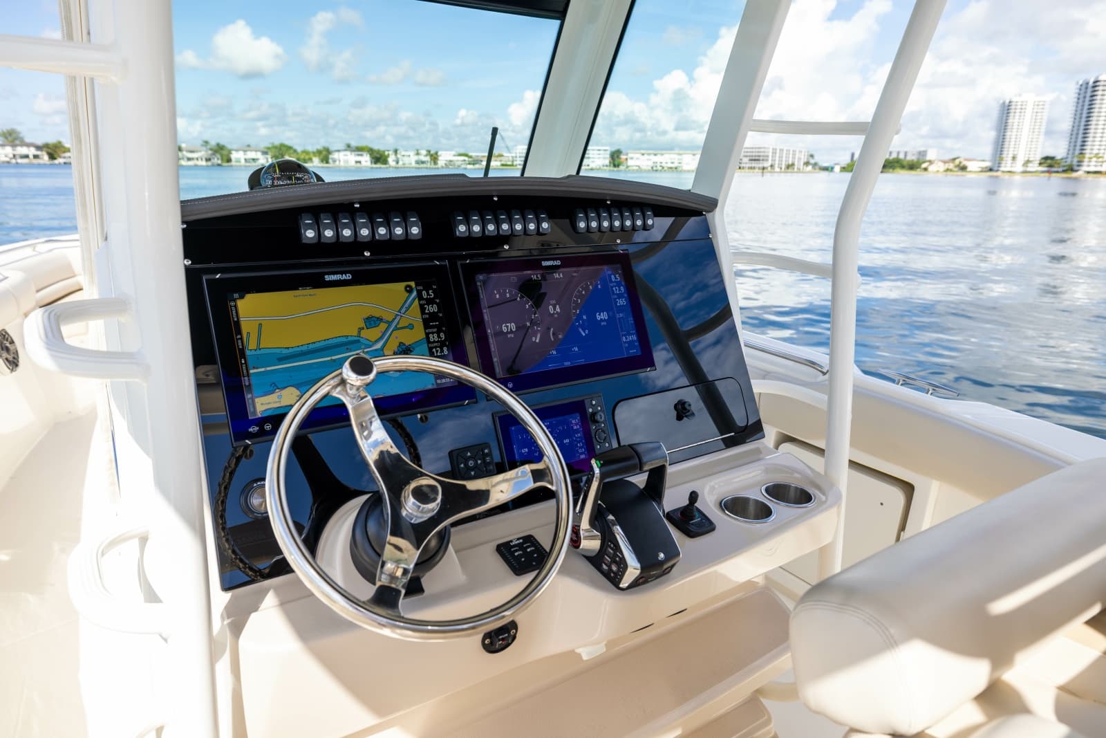 2024 Boston Whaler 330 Outrage - Photo 38