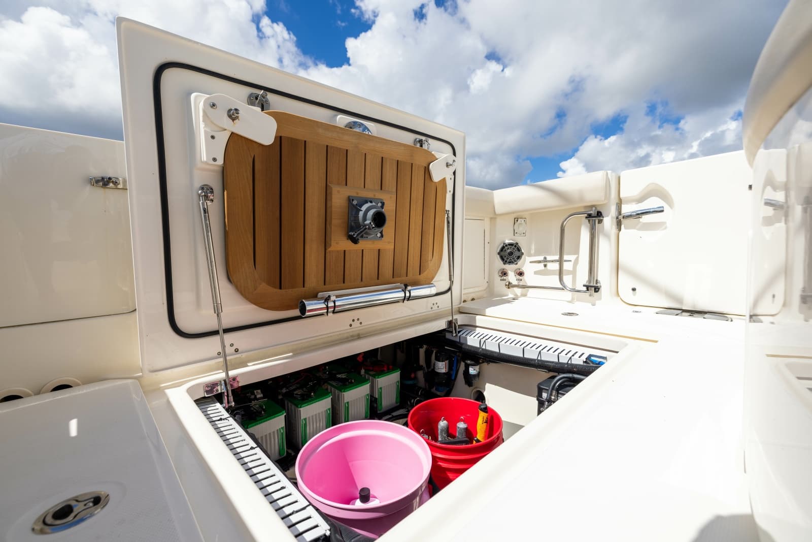 2024 Boston Whaler 330 Outrage - Photo 66