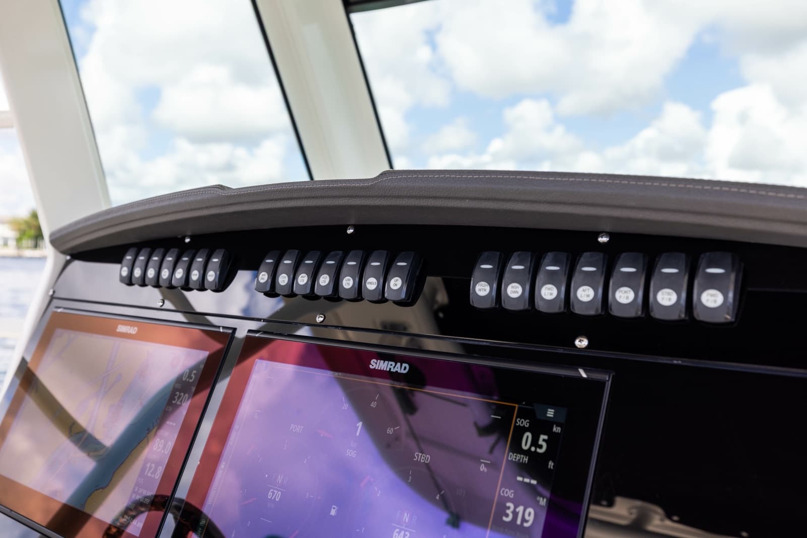 2024 Boston Whaler 330 Outrage - Photo 41