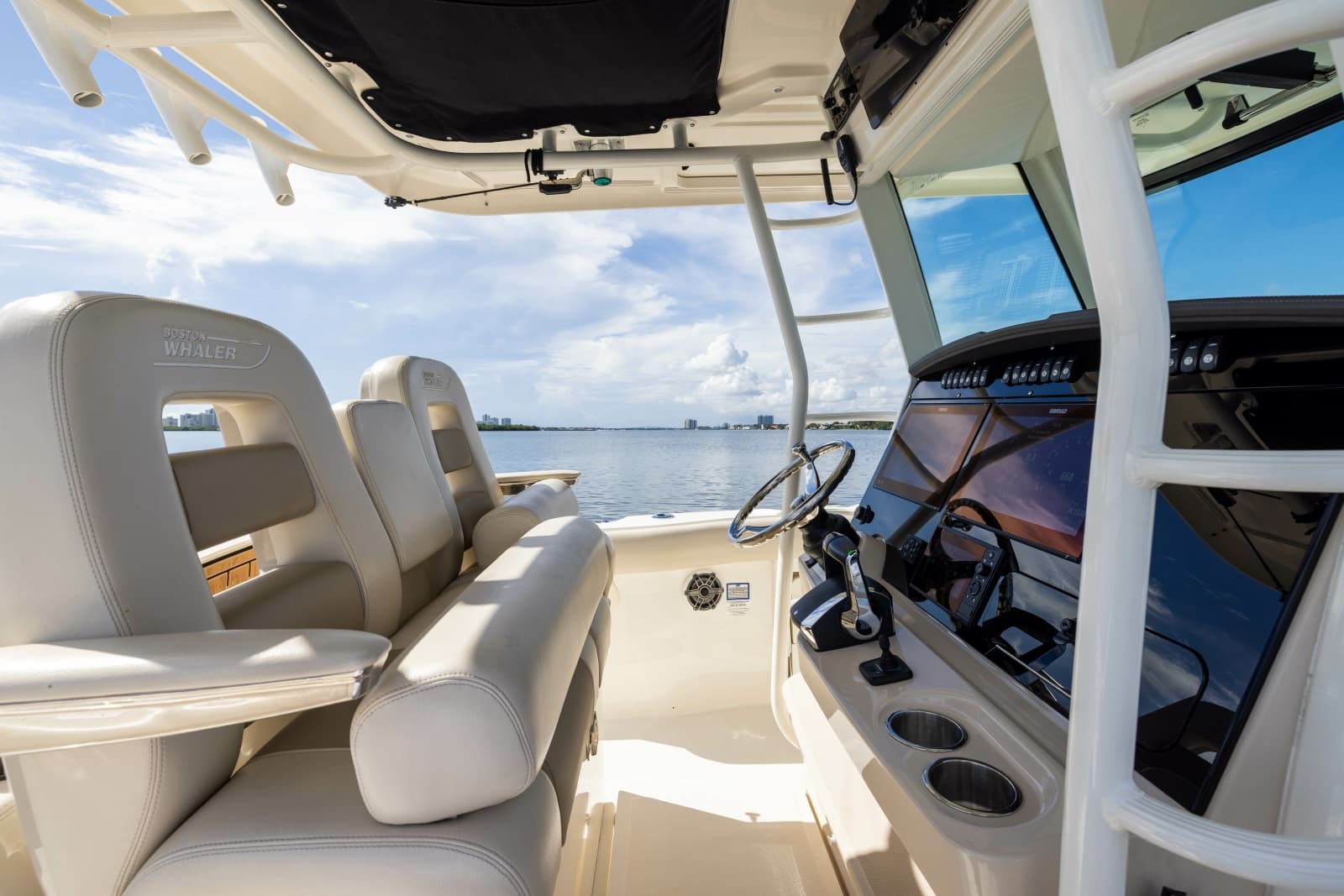 2024 Boston Whaler 330 Outrage - Photo 34