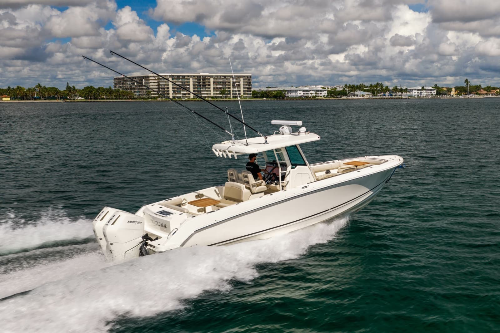 2024 Boston Whaler 330 Outrage - Photo 16