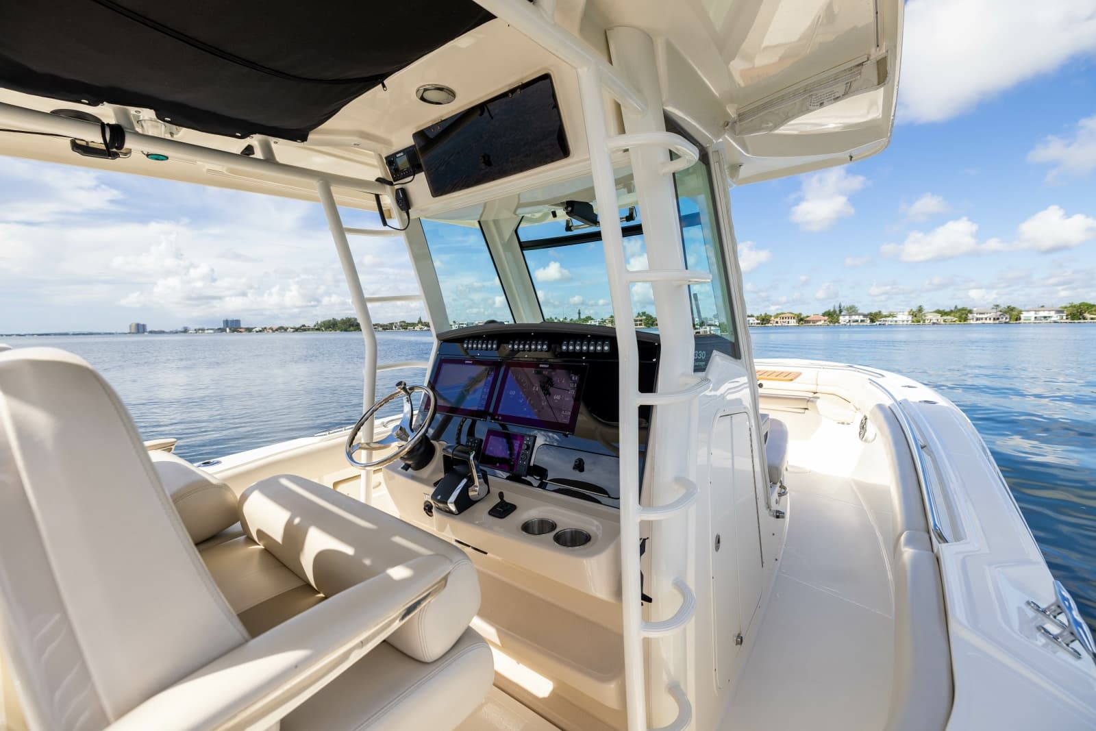 2024 Boston Whaler 330 Outrage - Photo 39