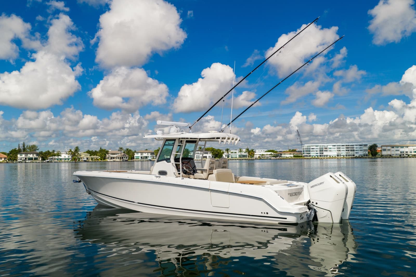 2024 Boston Whaler 330 Outrage - Photo 8