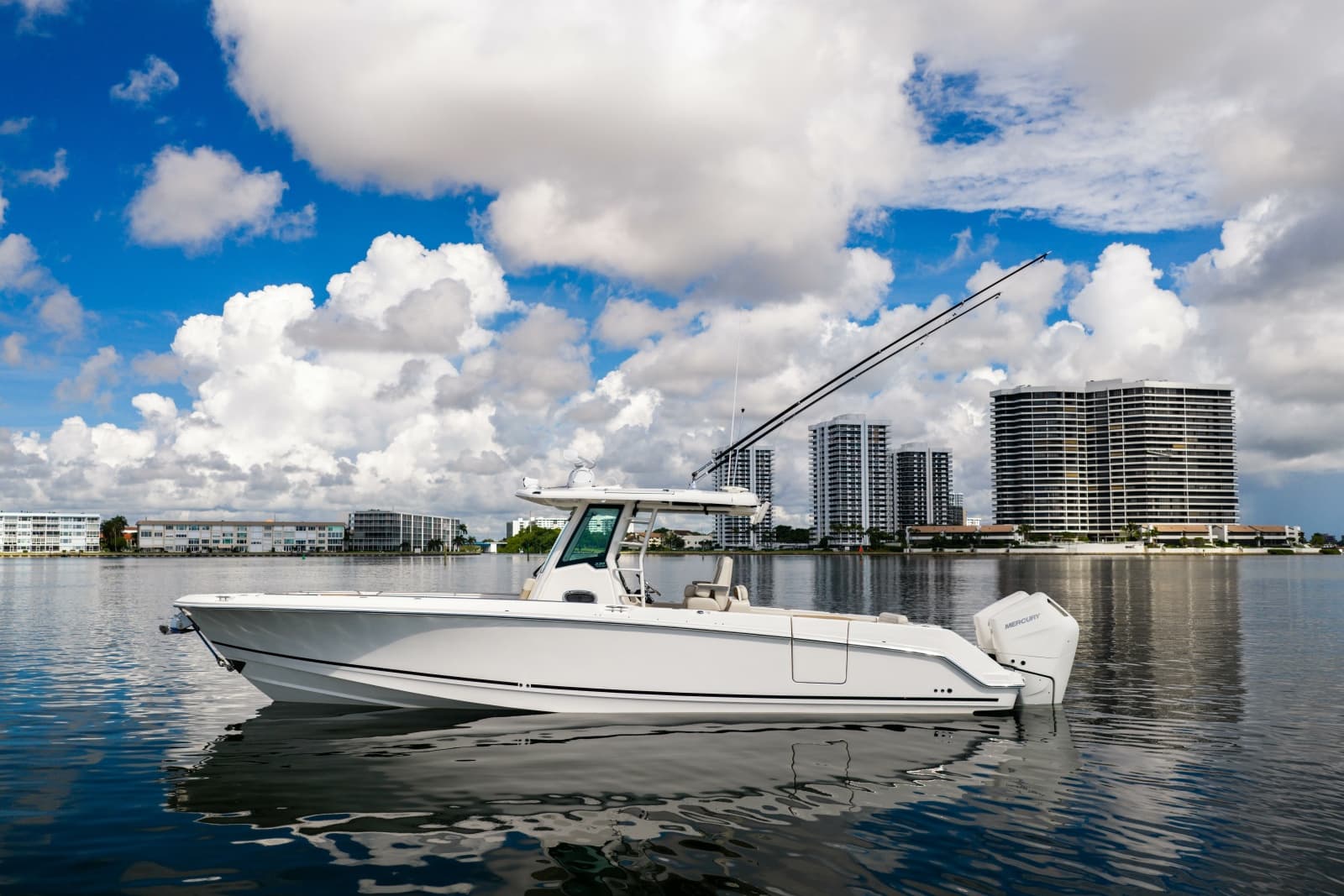 2024 Boston Whaler 330 Outrage - Photo 6