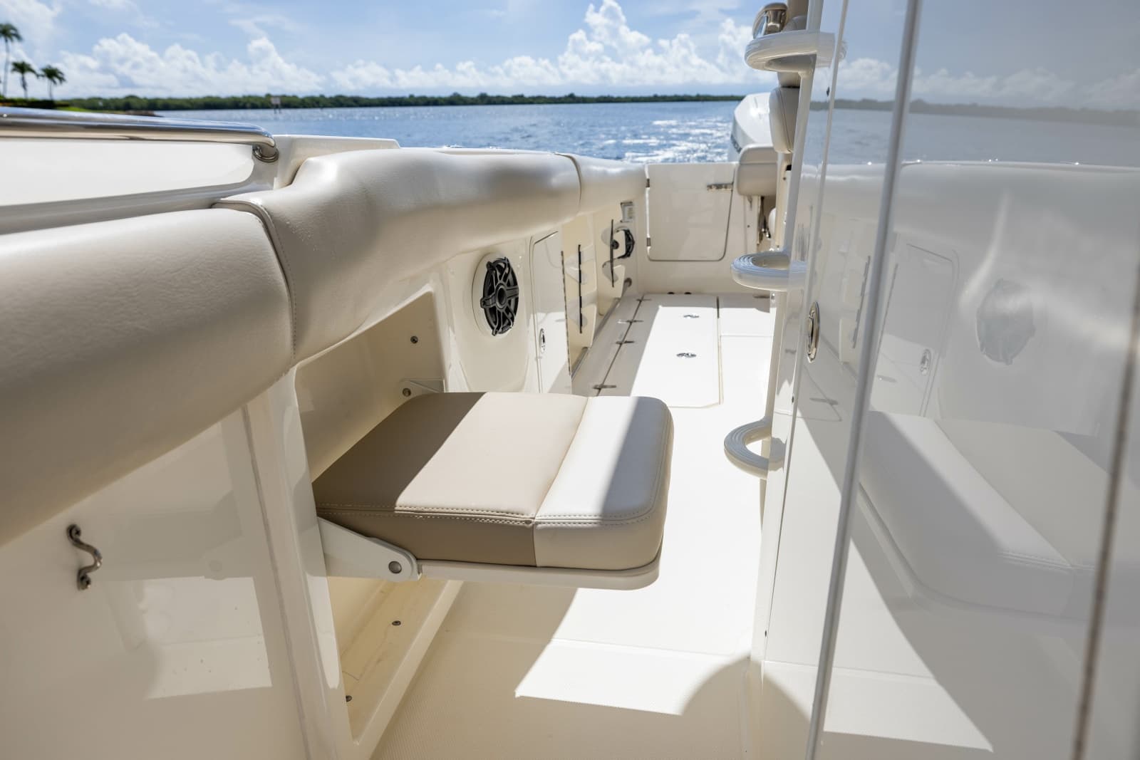 2024 Boston Whaler 330 Outrage - Photo 58
