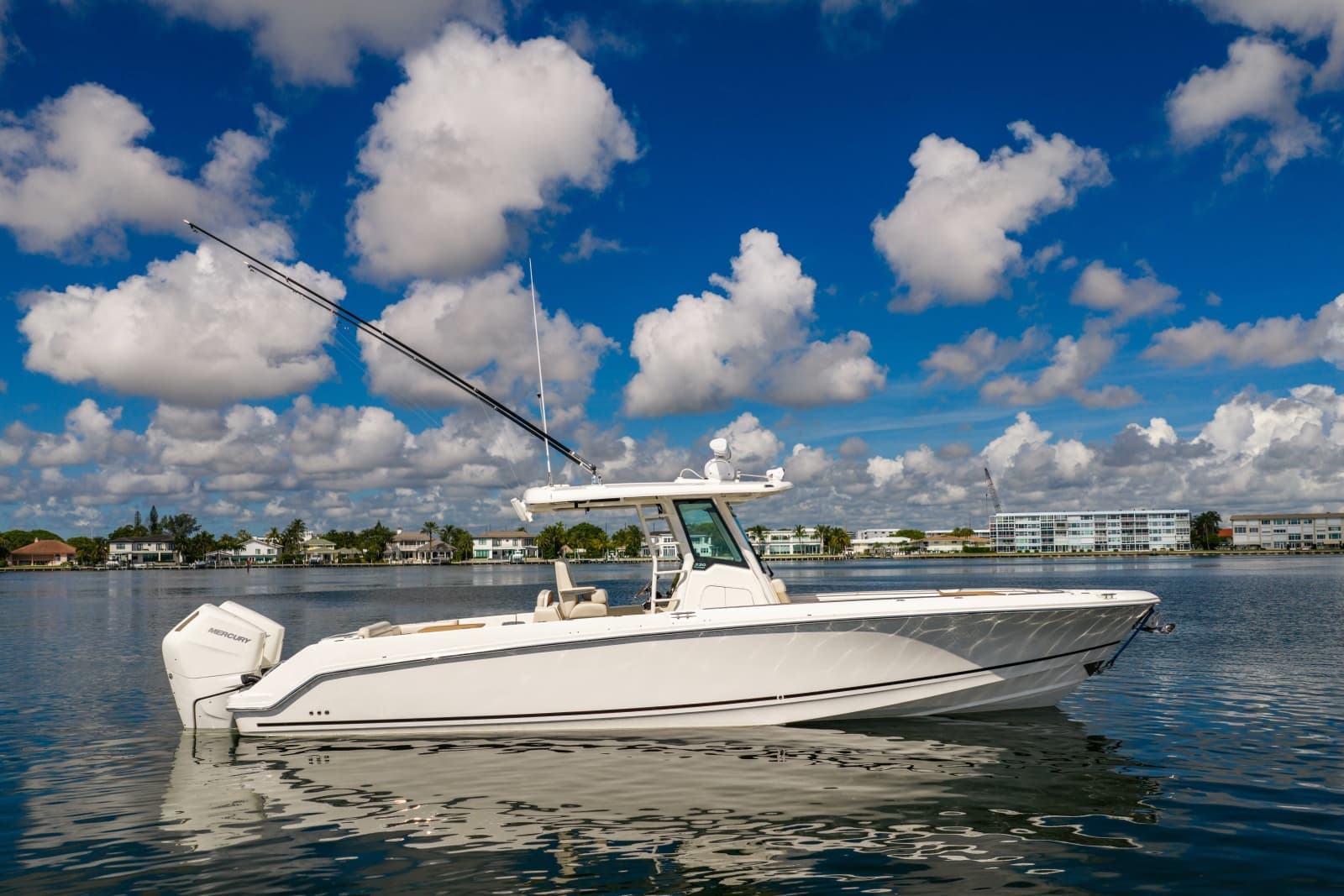 2024 Boston Whaler 330 Outrage - Photo 1